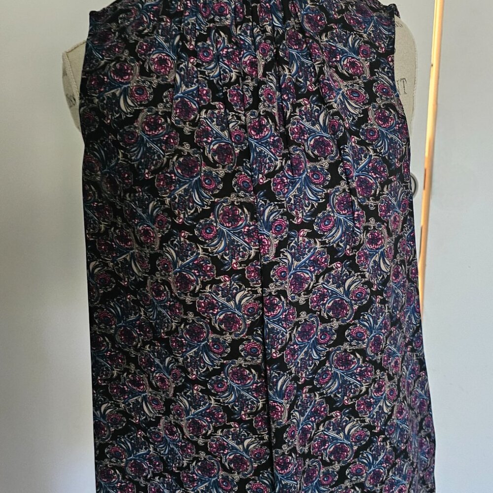 Multi colored sleeveless shirt